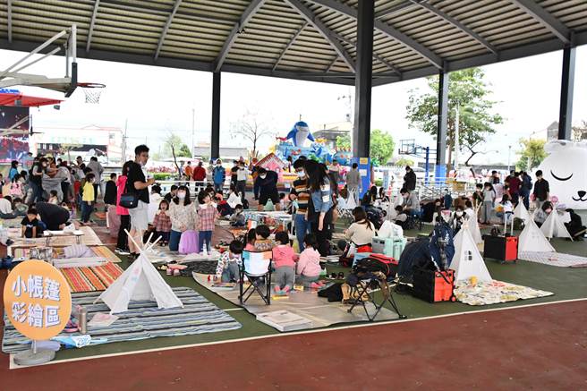 原本場地選在圓林園戶外，但因氣候因素緊急移到員林公十九晴雨球場舉辦。(彰化縣政府提供／吳建輝彰化傳真)