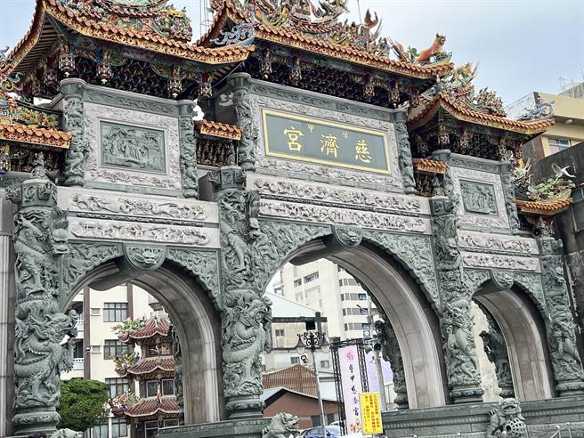 地方传言，学甲慈济宫董事长王文宗23日出境至大陆是为了回福建祖庙。（张毓翎摄）