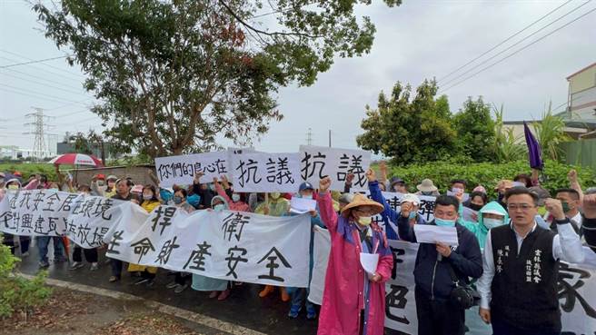 瓦斯业者计画在云林县斗六市久安里设置瓦斯存放场，居民抗议反对。（民眾提供／张朝欣云林传真）