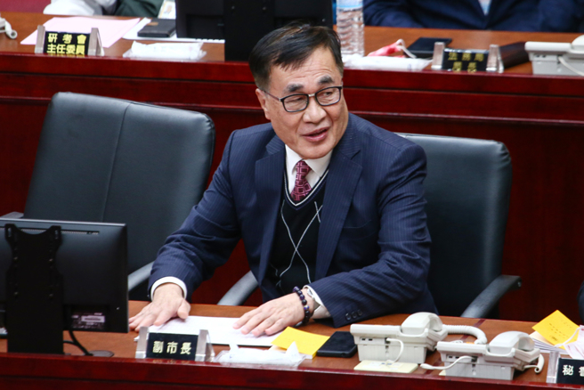 台北市副市长李四川26日在脸书贴出26张道路施工以及路面更新完工图，引来不少网友留言表达看法。（资料照／邓博仁摄）