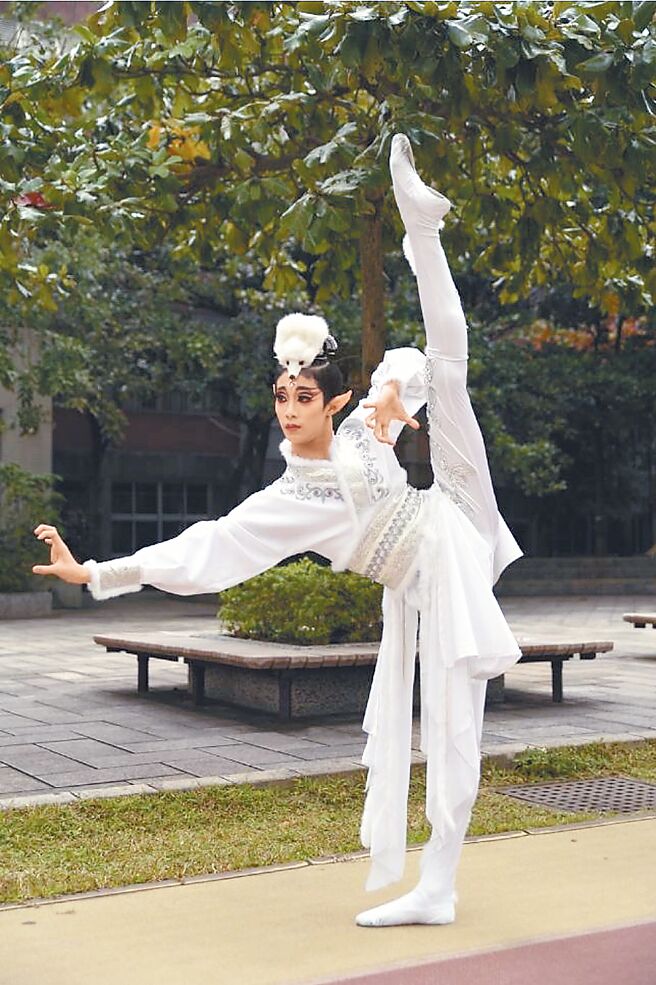 陈冠叡在父母的指导下，有深厚的舞蹈功力。（陈建廷提供）