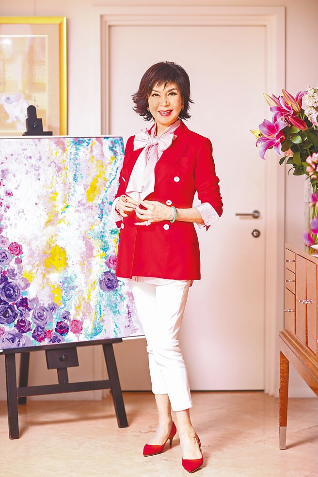 白嘉莉3年前返台，天天在下榻的饭店房间里作画。（邓博仁摄）