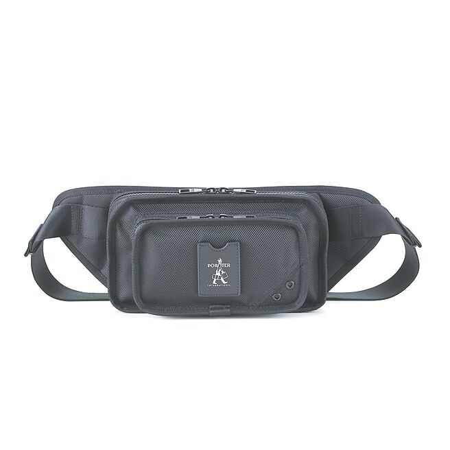 PORTER INTERNATIONAL PUNK系列叛逆六角腰包，3450元。（PORTER INTERNATIONAL提供）