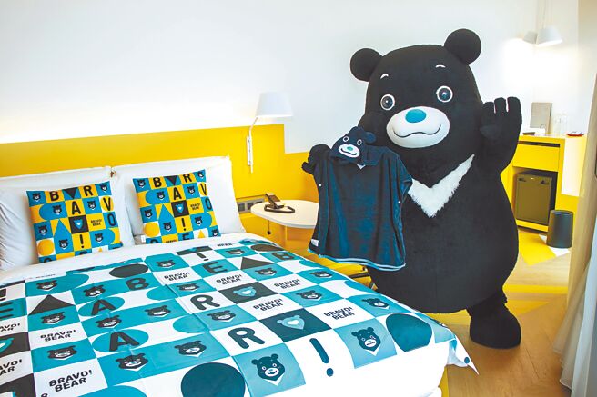 「熊讚主题房」环保房3199元起，赠送熊讚连帽浴巾。（南港老爷行旅提供）