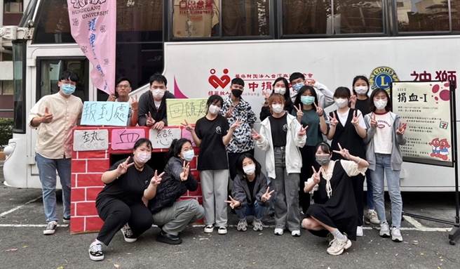 弘光護理系學會固定每學期舉辦兩次的捐血活動，每次舉辦全校師生皆熱列參與。(弘光科大提供)