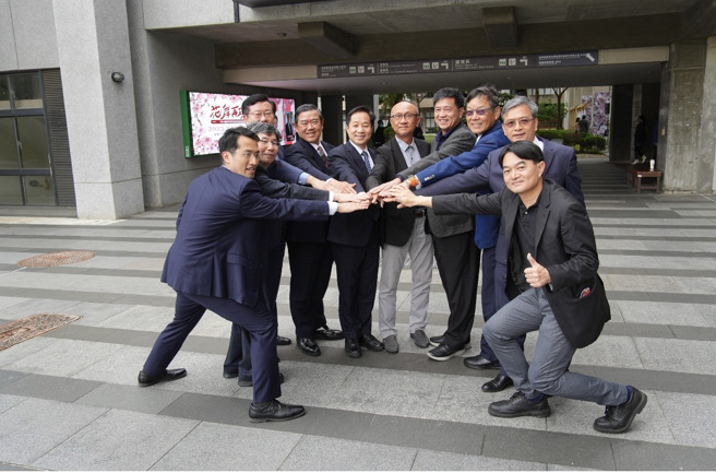 东海继EMBA强打Buffet式模组课程与旗舰级精准教学，今（26）日携手上市公司董事。(提供/东海大学)