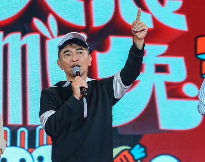 吴宗宪终于抱到外孙，可爱模样让他直喊「怎么这么可爱」。（图/粘耿豪摄）