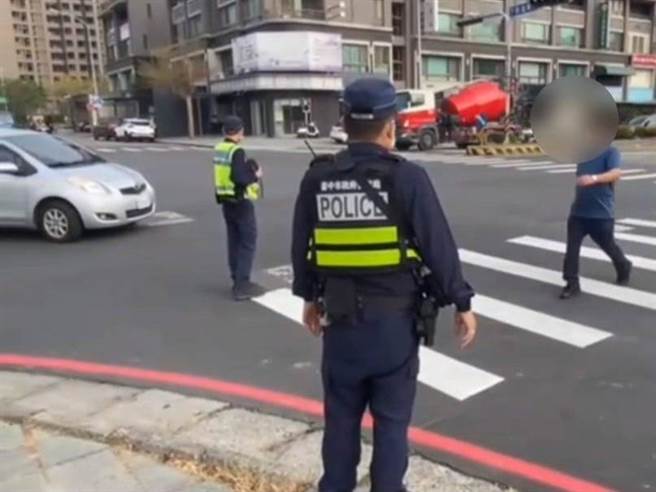 乌日警分局针对汽机车行经路口未礼让行人交通违规开出269件，另也针对「疑似噪音改装车」通报552件，维护民眾安寧。（乌日警分局提供／潘虹恩台中传真）