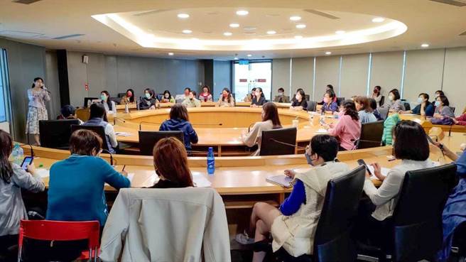 新北市女性负责人家数3年增11％，为鼓励女性参与企业经营，市府推出「女性负责人经营讲座」。（新北市经发局提供）