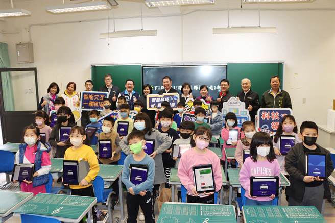 县府将建置各校触控大屏。（苗栗县政府提供／李京升苗栗传真）