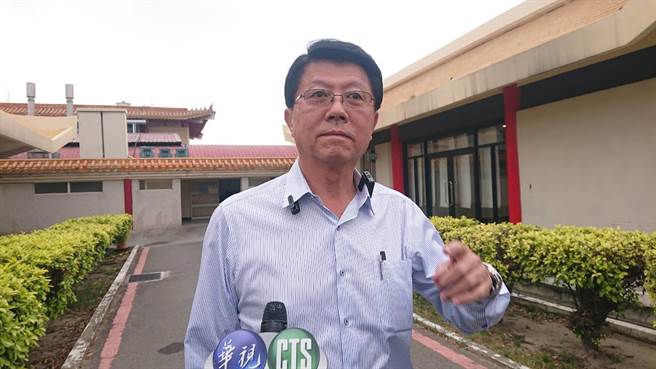 前国民党台南市长参选人谢龙介27日在脸书发文反击绿营只提王文宗，不提郭再钦是想围魏救赵，趁机洗白。（程炳璋摄）