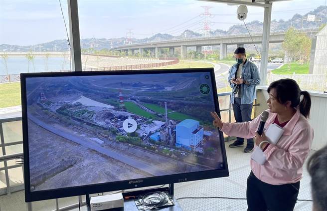 蔡培慧27日邀中区水资源局、环保署等单位，至鸟嘴潭、、名间及竹山垃圾场会勘。（杨静茹摄）