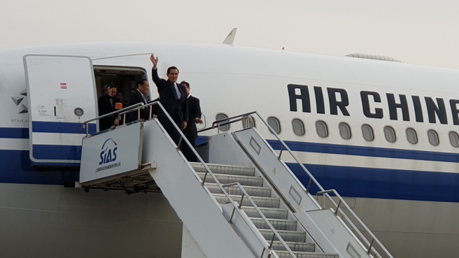 前總統馬英九抵達浦東機場。（藍孝威攝）