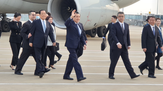 前總統馬英九抵達浦東機場。（藍孝威攝）