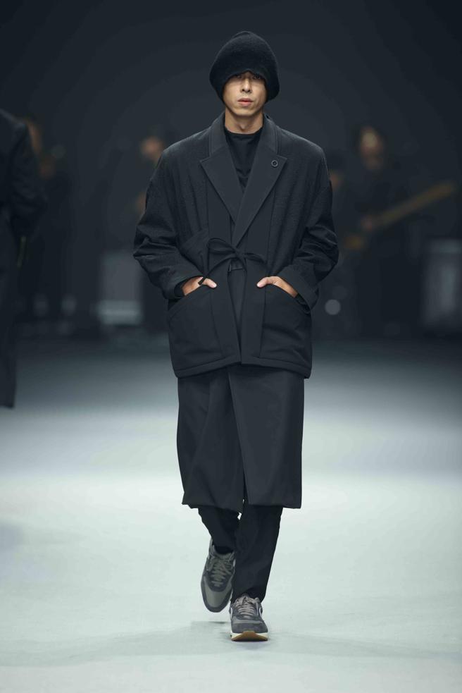 oqLiq本季以「罡气」为题，将服装是为保护人体的隐形气场。（臺北时装周提供）