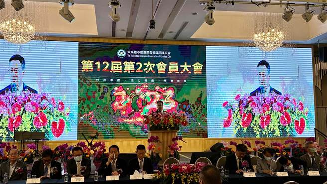 大高雄不动产公会理事长洪光佐今（27）日在会员大会上提及，交易量锐减，加上营造成本暴涨、缺工等诸多因素，影响房地产经营环境及民眾购屋预期心理，痛批政府匆促通过台湾史上最重打炒房的措施《平均地权条例》。（柯宗纬摄）