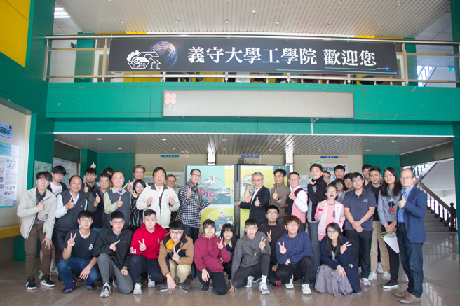 義守大學土木系走出一條理性與感性兼具的路，從藝術培養認同土地的情感，才能建造具有人味的作品(照片/義守大學提供)。