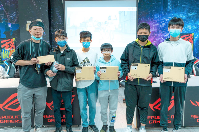 此次选手赛后获奖合影。(照片/育达高中提供)