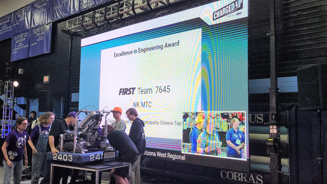 南港高工FRC Team 7645机器人团队NK MTC现场实录。(照片/南港高工提供)