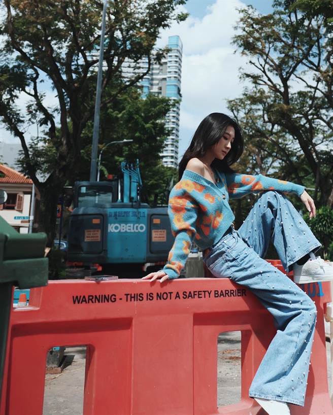 陈华到新加坡开唱并拍摄新歌MV。（鲔鱼肚影音提供）