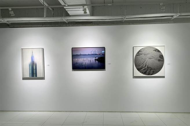 《[1M²]的风景》展场。图右起为马立群、吴政璋、林育良展出作品。（邓博仁摄）