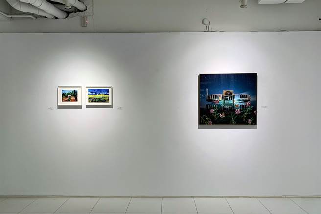 《[1M²]的风景》展场。图右为邱国峻结合摄影与刺绣作品《神游仙境之飞碟屋》。（邓博仁摄）