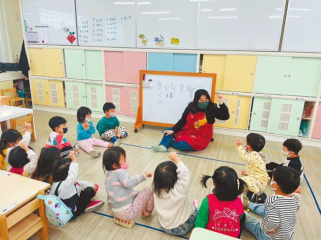 桃园市教育局表示，112学年度2岁专班将增加50班、788个名额，预估录取率可大幅提高至5成。（桃园市教育局提供／陈梦茹桃园传真）