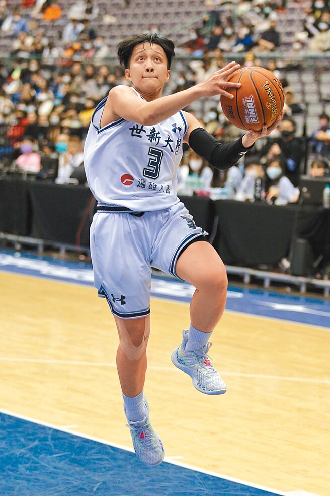 宋瑞蓁全場攻下18分，帶領世新擊敗文化拿下4連霸。（黃世麒攝）