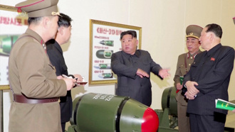 金正恩籲加快核武生產  首度公開微型核彈頭引熱議