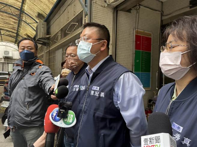 桃園市農業局局長陳冠義今受訪強硬回應，認為此舉動不宜應檢討。（陳夢茹攝）