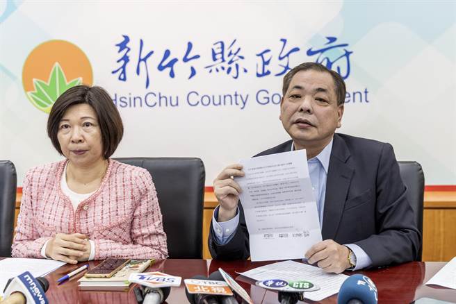 副县长陈见贤以通联对话记录，指廖姓技士与林姓猎人联络时，猎人已在现场。（罗浚滨摄）