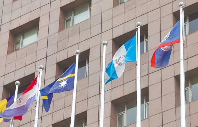 我国与宏都拉斯断交，天母使馆特区已降下宏都拉斯国旗。（本报资料照／陈怡诚摄）