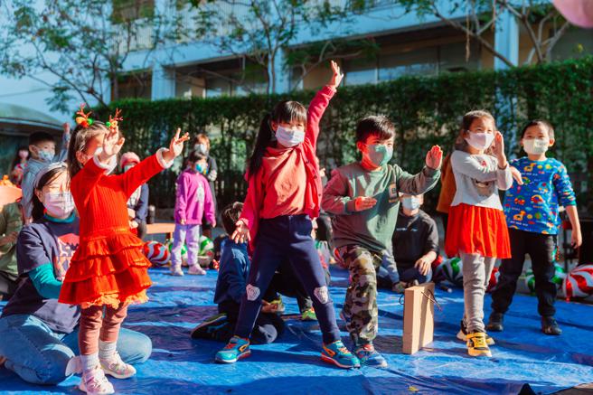 春日漫遊高雄舊時光，用童趣的方式體驗屬於高雄歷史文化的過往與文化資產保存的重要性(高雄市文化局提供)