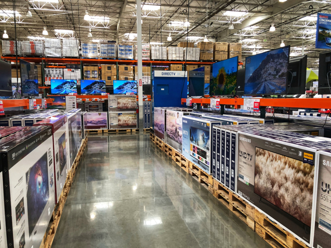 好市多98吋大电视谁会买，钓出勇者举手。（图／shutterstock）