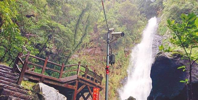 5年前郭姓教练带领没有溯溪经验的12位民眾，前往宜兰县礁溪乡五峰旗风景区上游得子口溪溯溪，但他无视大雨且伴有溪水混浊等暴涨前兆，导致洪姓男子遭突然暴涨的溪水冲走死亡（五峰旗风景区，本报资料照片）