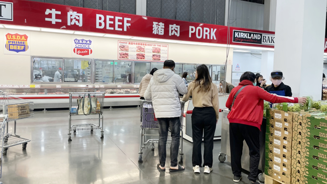 台北一名女网友打开在好市多买猪肉片，才发现部分肉片上残有瘤状物。（图／示意图，记者杨雅婷摄影）