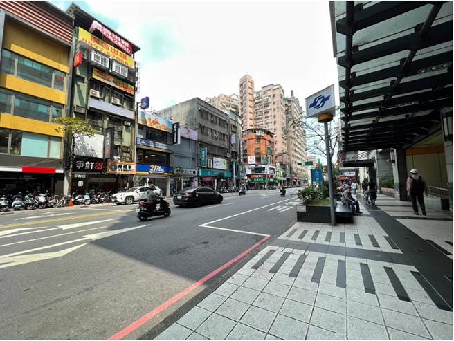 以捷运站为中心改善人行空间，双和先打造示范区。（新北市交通局提供）