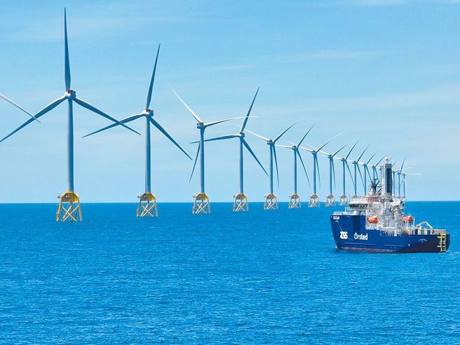 图为沃旭能源大彰化风场部份完工风机。（资料照示意图／沃旭能源提供）