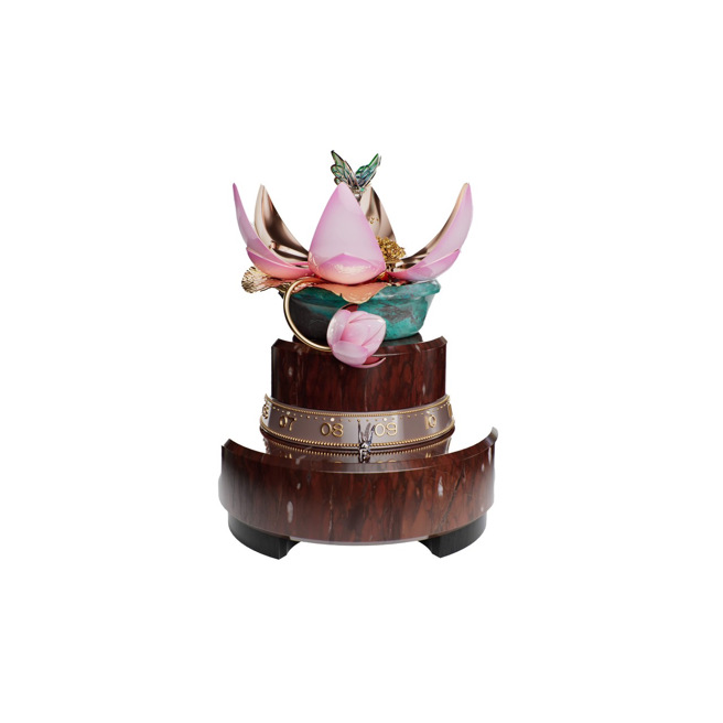 梵克雅宝Floraison du Nénuphar荷花座钟，展出当天就已售出。(Van Cleef & Arpels提供)