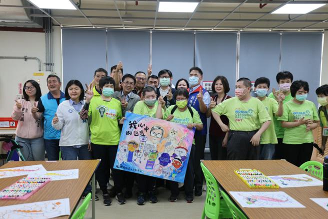 凤山日照社福多功能中心为创新整合型服务场馆。(高雄市政府提供)