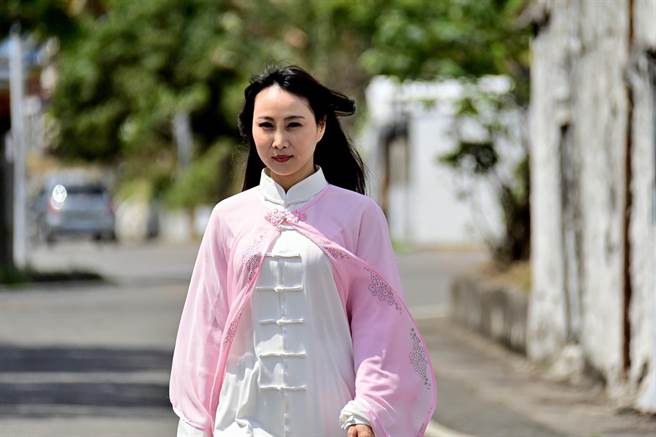 身怀少林武功及陈氏太极拳法的黄琬婷，举手投足间散发着仙气。（庄哲权摄）
