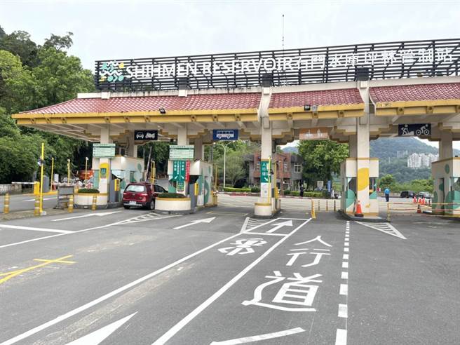 石门水库4月起採人工收费，桃市观旅局称未来将朝绿色观光发展。（吕筱蝉摄）