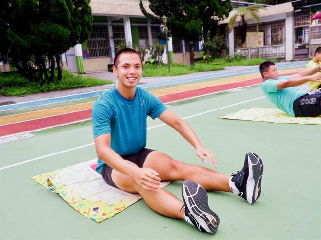 桃市家扶自强儿童黄一峰文武双全获全国表扬。(吕筱蝉摄)