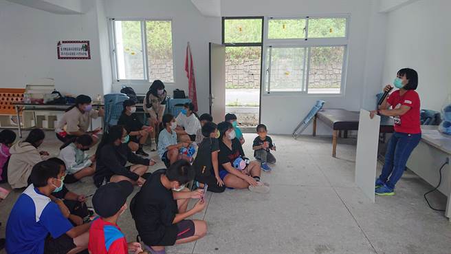 4月2日是「社工日」，台湾世界展望会台东地区社工员有5位获奖。（世展会提供）