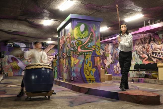 2023新点子实验场以网路常见用语「emo」为主题，号召5组新世代创作者齐聚发声，作品包含导演赵伟丞探讨青少年社会事件与千禧文化的《跳跃少年》。（杜宜谙摄）