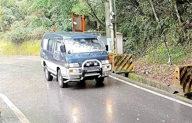 公路总局增开台8线中横便道，清明连假原3时段增加为5个时段；并提醒用路人通行期间注意车前状况，确保行车安全。(谷关工务段提供)