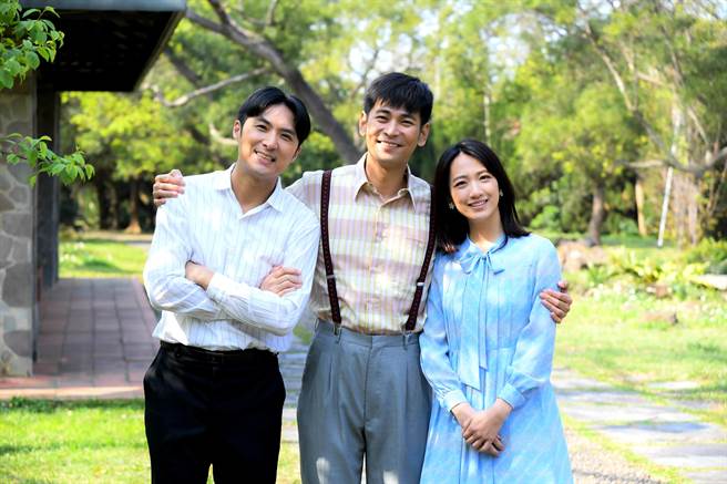 杨子仪（中）遭三立宣布封杀事件闹得沸沸扬扬。（三立提供）