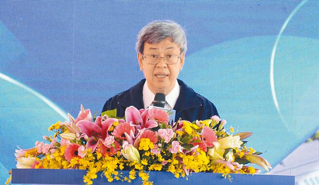 行政院长陈建仁建议马英九，多多到其他国家参访，同时鼓励外交部同仁辛劳。（林和生摄）