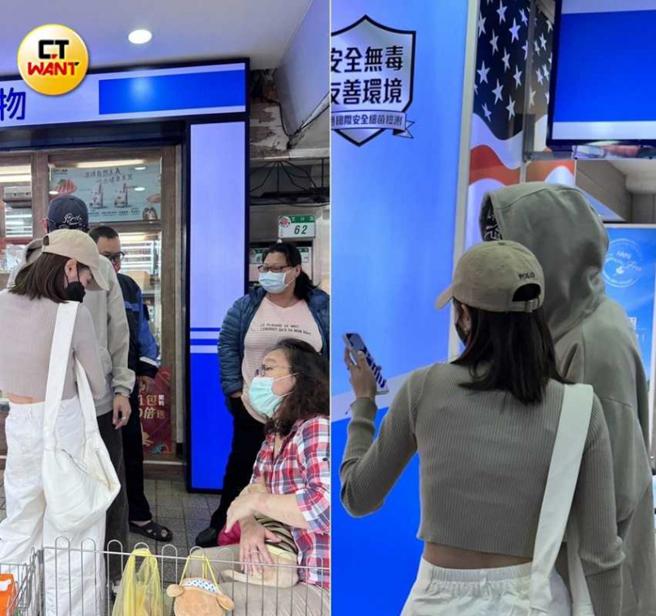 王净询问流浪犬来源后，拿出手机与曹佑寧分享。（图／本刊摄影组）