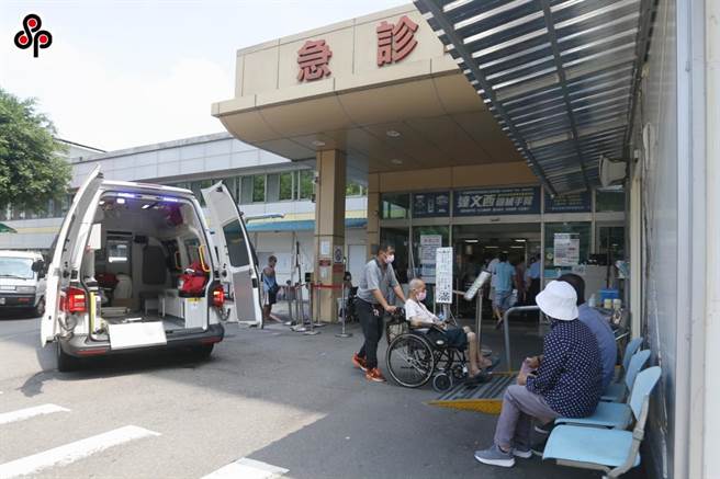 健保署昨宣布急诊部分负担新制规划，依医院层级收取，诊所、地区医院收150元，区域医院、医学中心则收400、750元，预计7月上路。（杜宜谙摄）